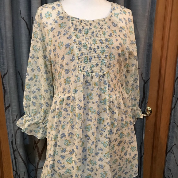 Free People Tops - Free People 10 white blue floral top 3/4 sleeve